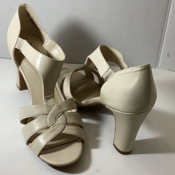 LifeStride Caramel Women's High Heels - Picture 5 of 9